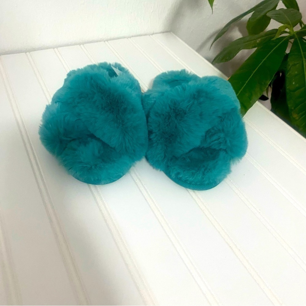 Stars Above Brooklyn Crossband Fur Slipper Color Turquoise Sz 13/1 Fit W 5/6 NWT - Picture 4 of 6
